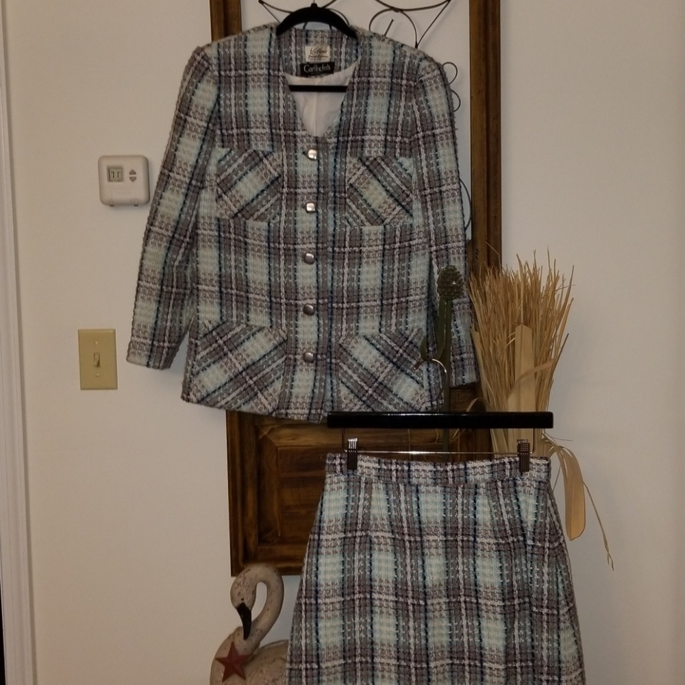 Classic and sophisticated style! Tweed suit, blazer and skirt🌹 - Picture 4 of 8